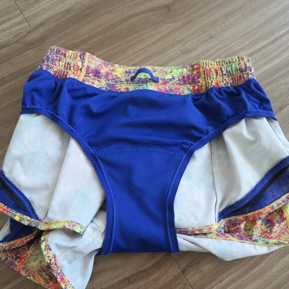 LULULEMON Seawheeze 2019 Hotty Hot Short 2.5" Multi Color - Size 6 - Picture 12 of 13